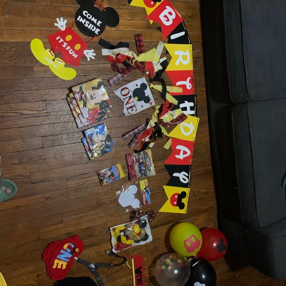 Mickey Mouse Birthday Party Supplies Set - Multicolor - Picture 6 of 6